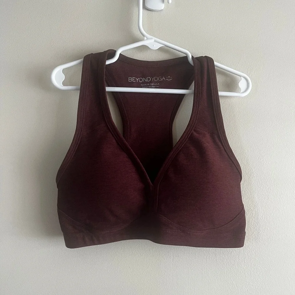 Beyond Yoga racerback v-neck sports bra size XS burgundy maroon yoga pilates